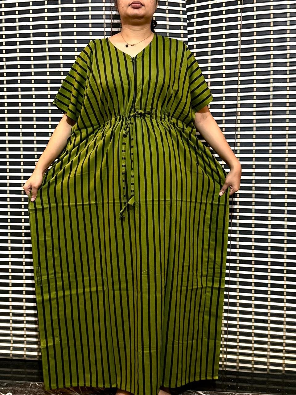 2026/08/93532-2.jpg Green Kaftan with lines - Image 1