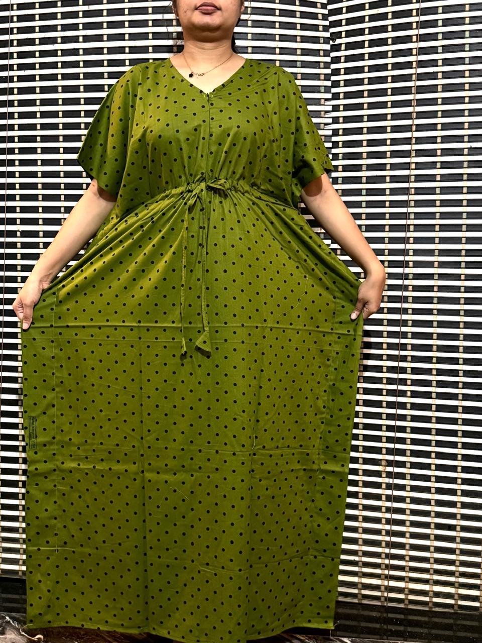 2026/08/93548-2.jpg Green Kaftan with dots - Image 1