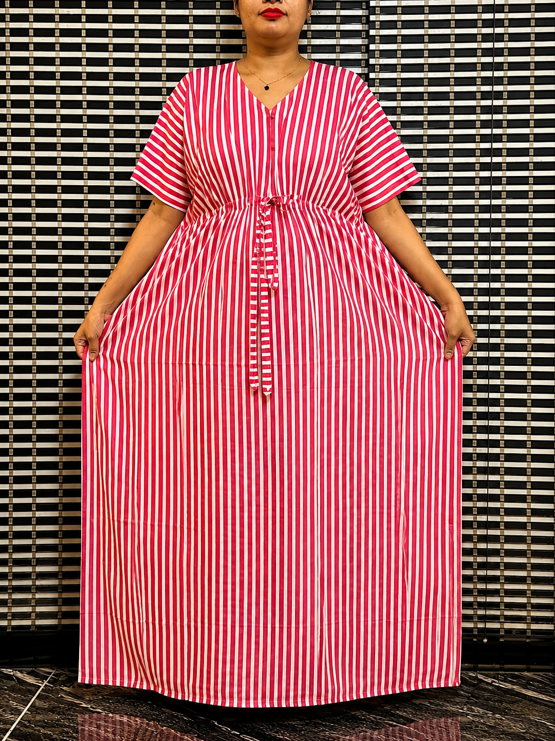 2026/08/98312-2.png Lines Kaftan - Image 1