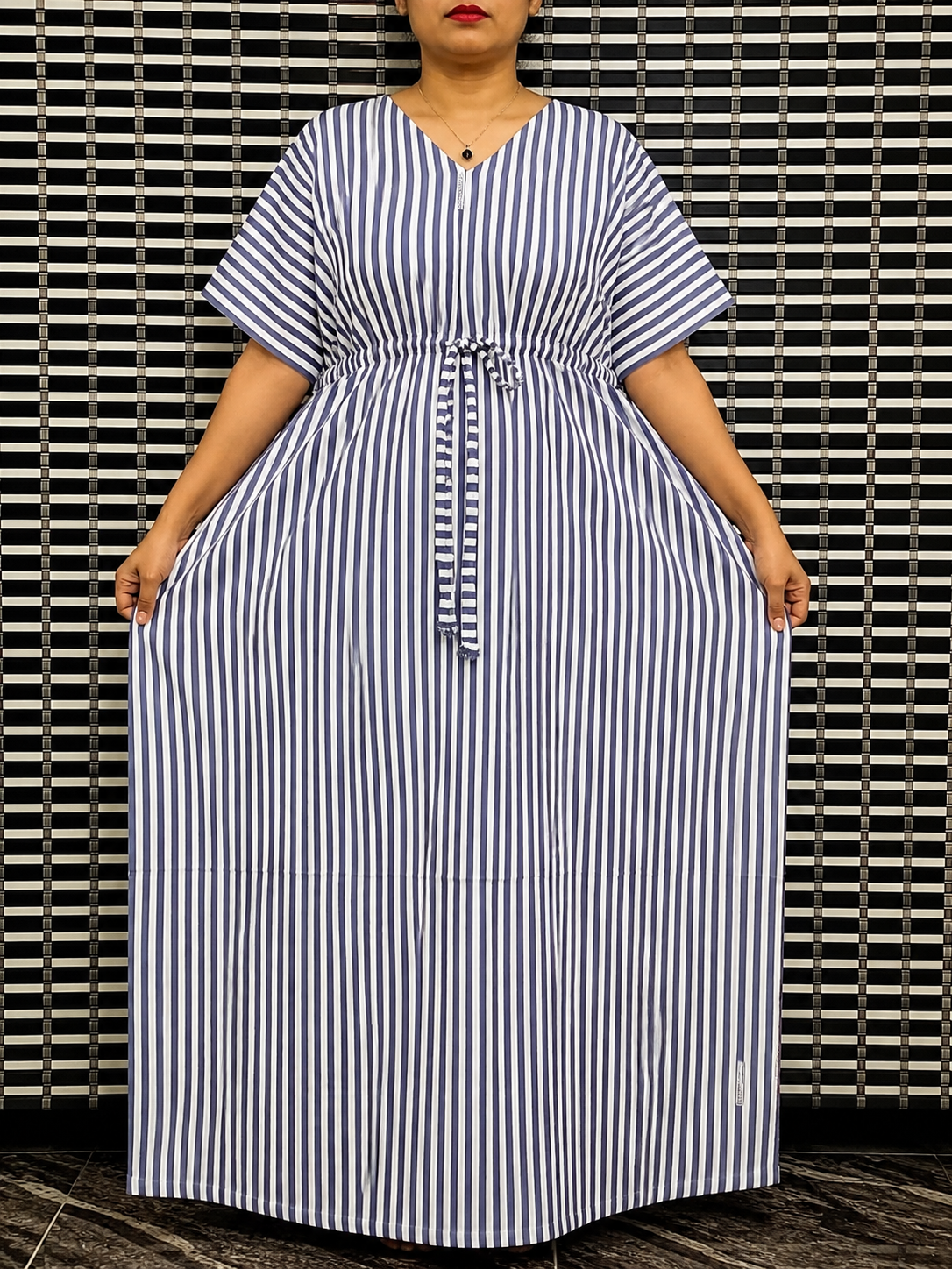 2026/08/98314-2.png Gray lines Kaftan - Image 1