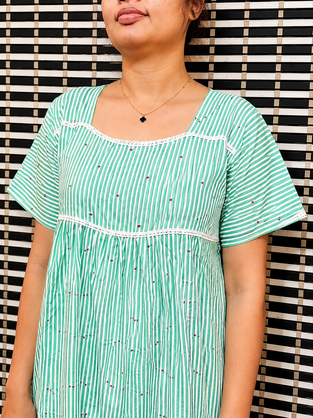 2026/09/101680.png Lines with 💚 green frock - Image 1