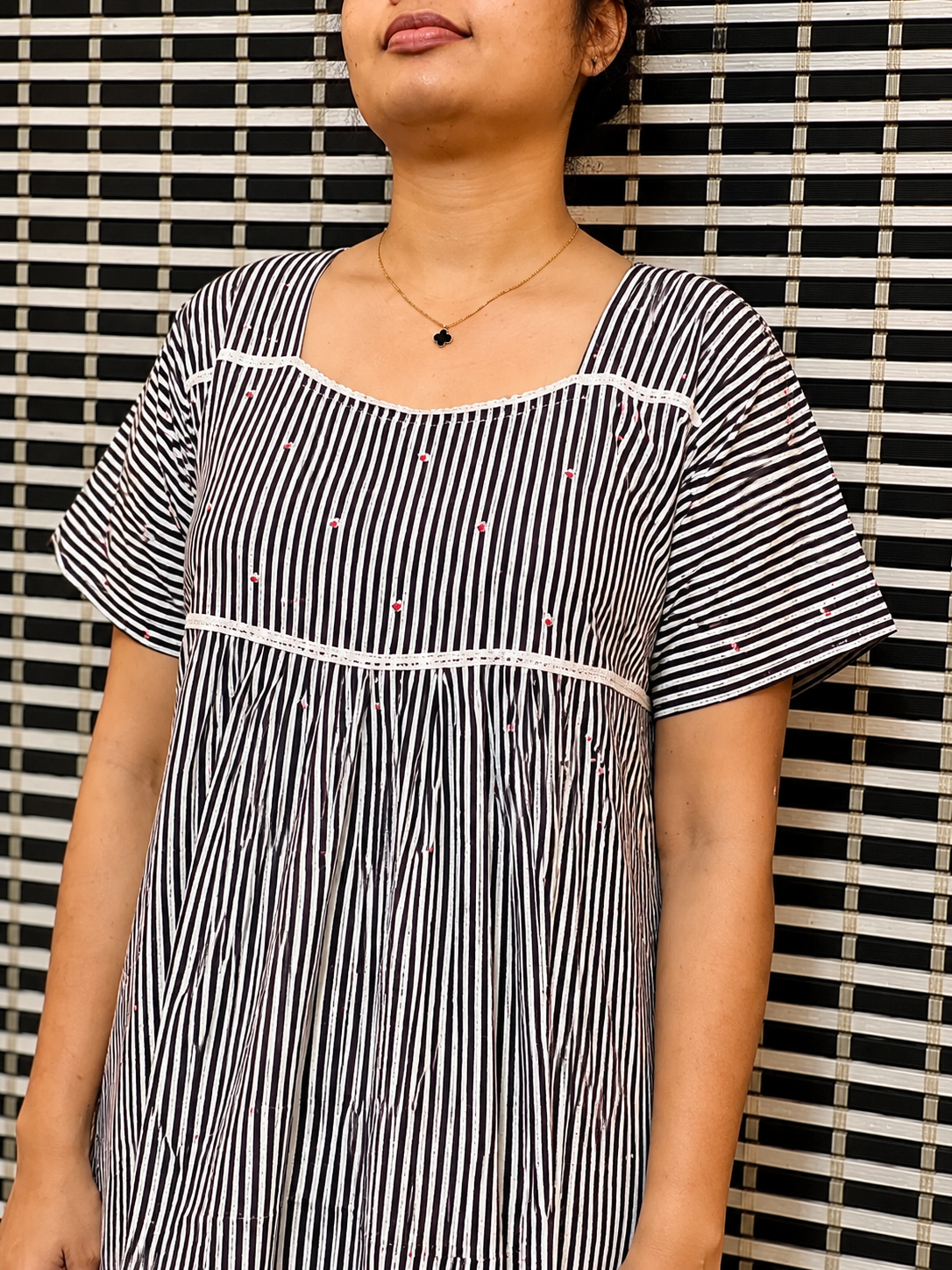 2026/09/101684.png Lines with 🖤 black frock - Image 1