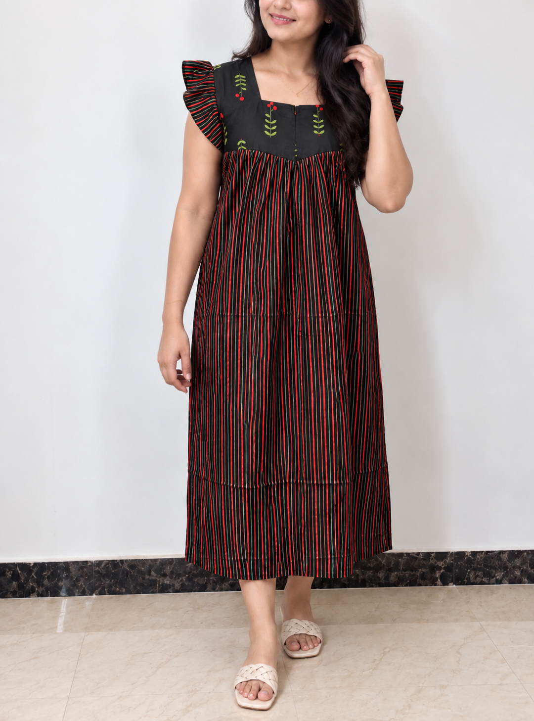 2026/09/106049.png Black blossom line frock - Image 1