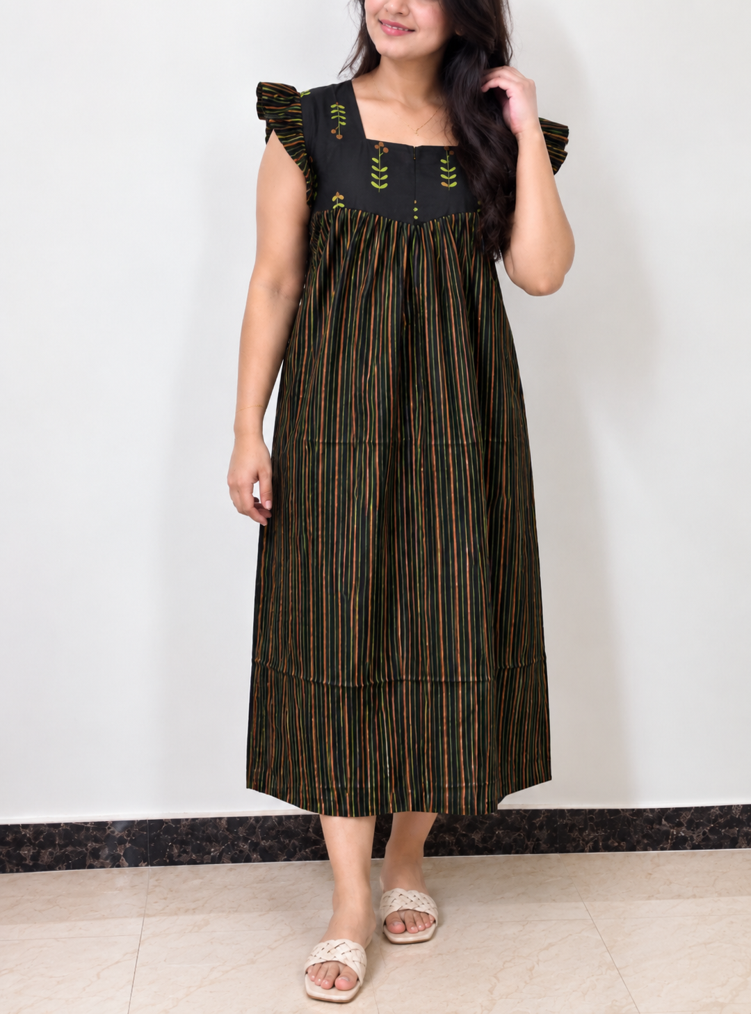2026/09/106055.png Black blossom line frock - Image 1