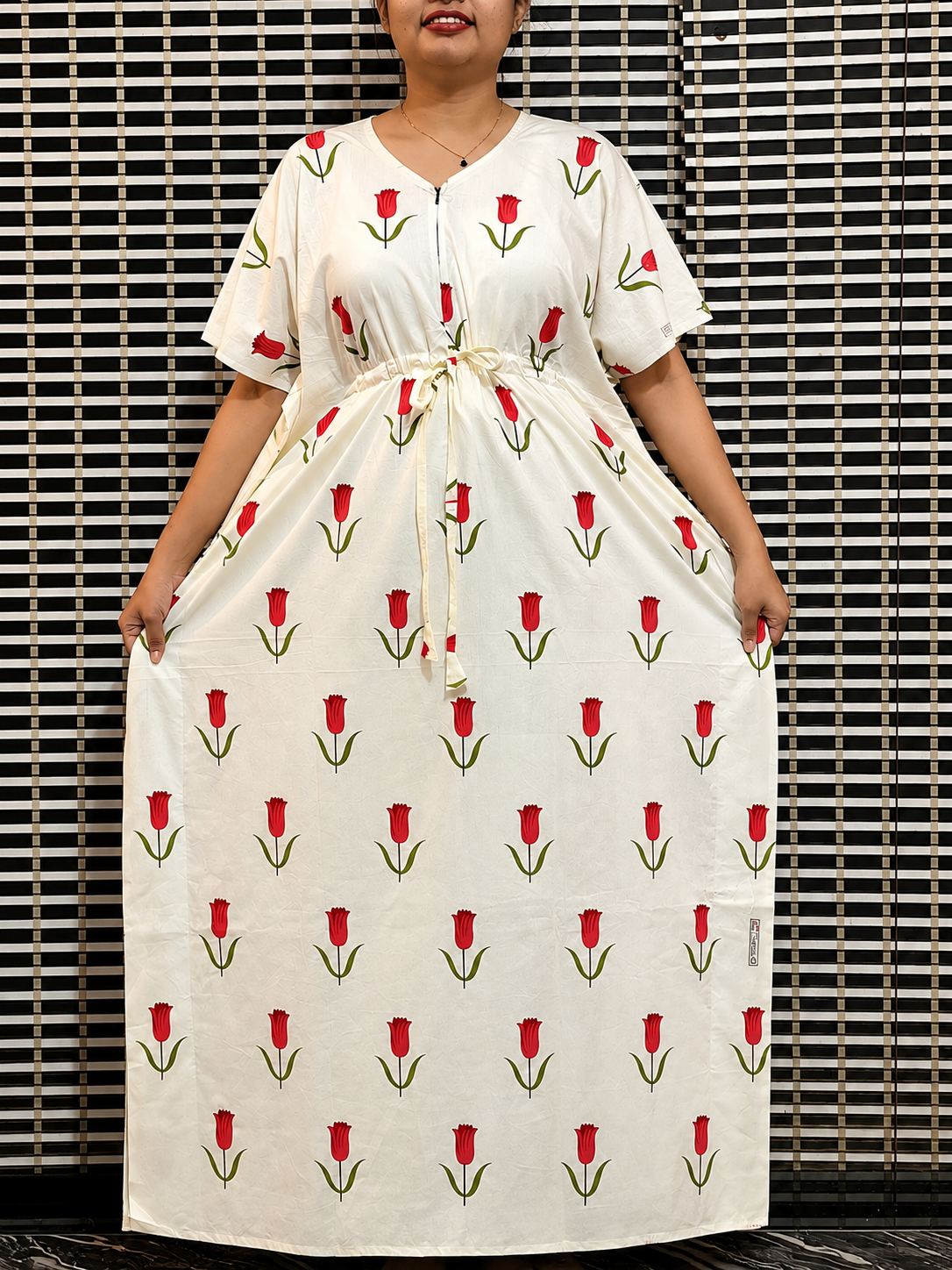 2026/09/98299.png Red Tulip 🌷 Kaftan - Image 1